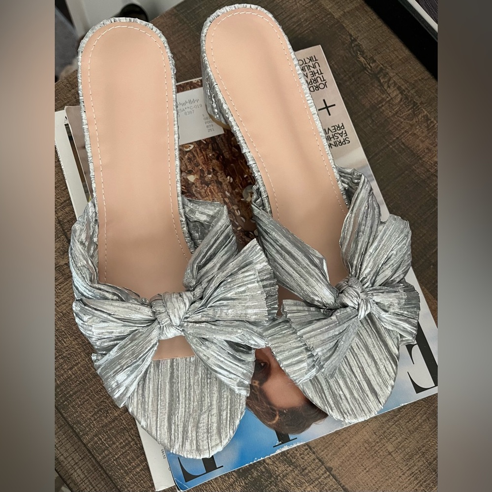 Low heeled pleated fabric metallic mules